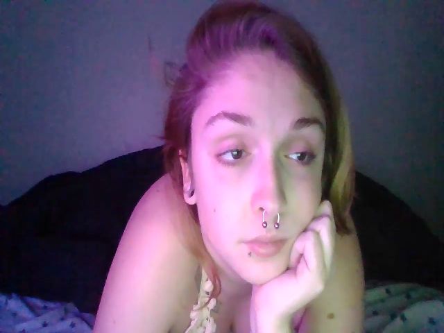 Live sex webcam photo for LilRedSugar #269663862