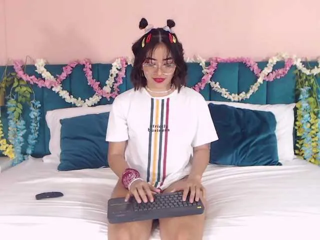 Live sex webcam photo for LennaHale #269664593