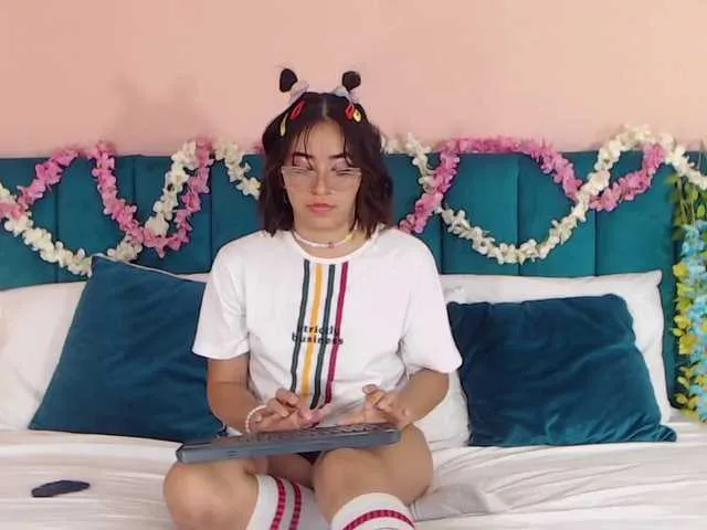 Live sex webcam photo for LennaHale #269668643