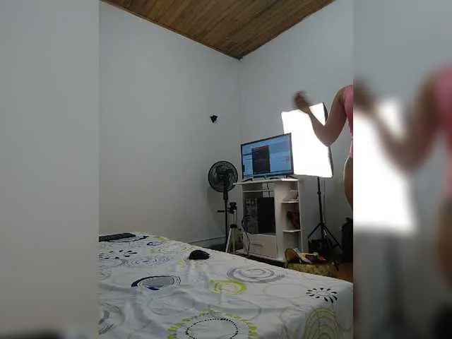 Live sex webcam photo for Alice-Peach #269679070