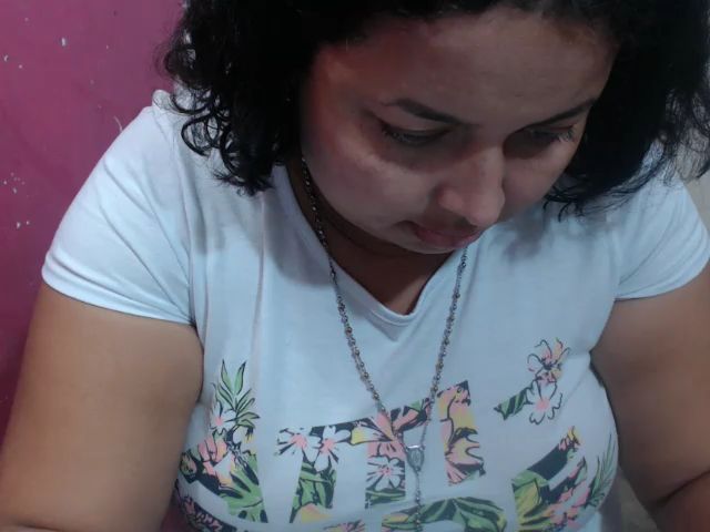 Live sex webcam photo for Sexycarolin22 #269663111