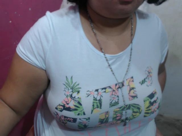 Live sex webcam photo for Sexycarolin22 #269664959