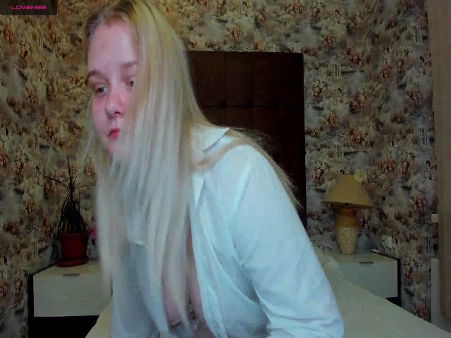 Live sex webcam photo for EmmaBrowny #269665309