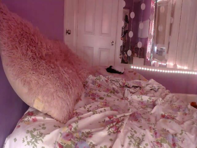 Live sex webcam photo for Iluvishmet #269674771