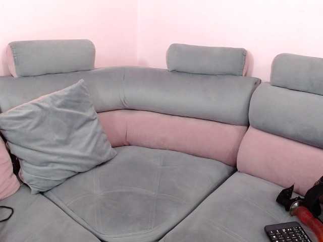 Live sex webcam photo for bella-pink1 #269663569