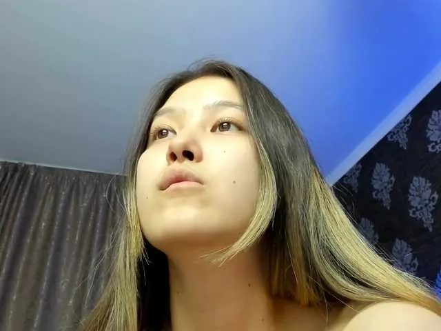 Live sex webcam photo for KayaLuan #269678320
