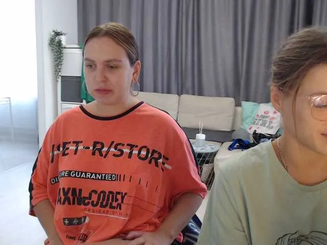 Live sex webcam photo for BugaGirls #269688300