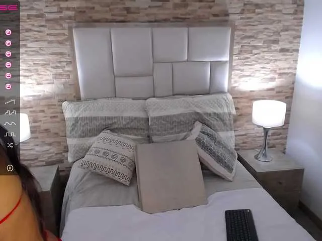 Live sex webcam photo for CoraimaHicks #269694203