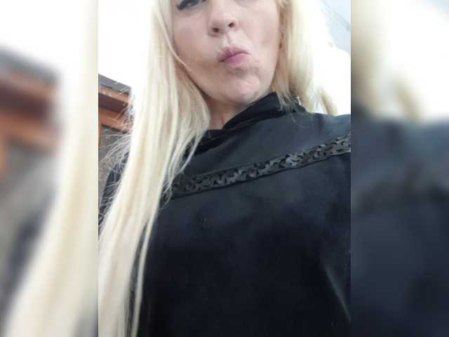 Live sex webcam photo for Sexywoman999 #269693536