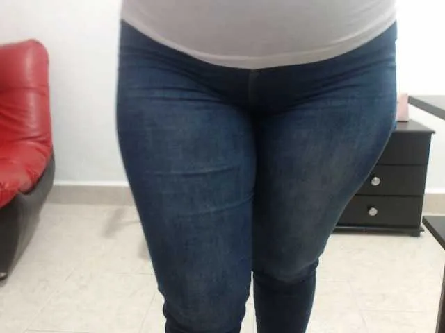 Live sex webcam photo for MiaRosse- #269699327