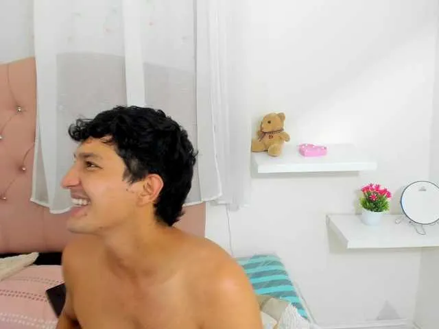 Live sex webcam photo for 2latincouple #269683563