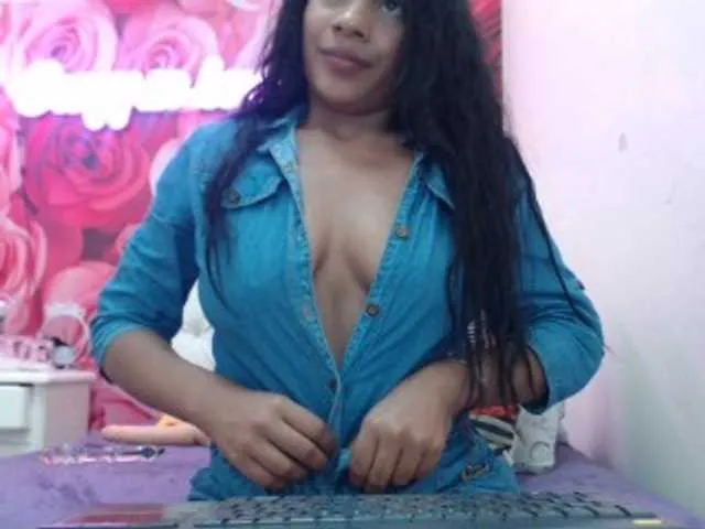 Live sex webcam photo for LunaXLopez #269685029