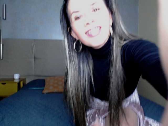 Live sex webcam photo for Jipsya #269694360