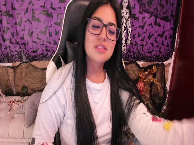 Live sex webcam photo for SaraValennn #269704137