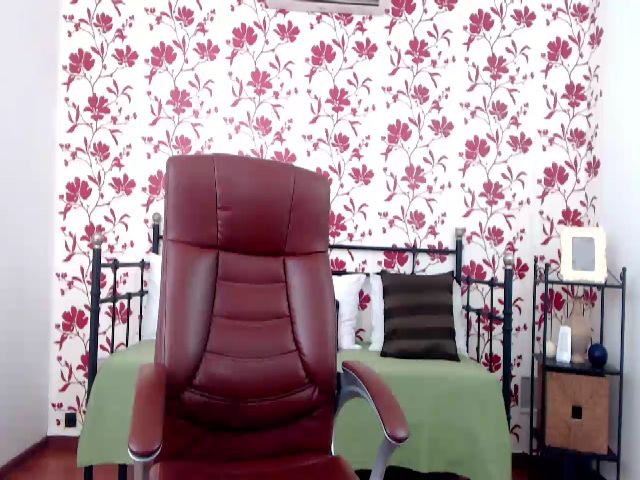 Live sex webcam photo for HeidiCutie #269691214