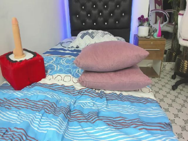 Live sex webcam photo for Andrea_greey #269686515