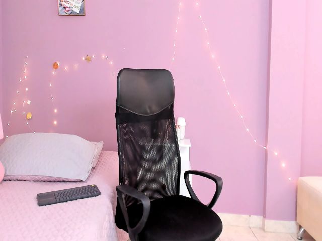 Live sex webcam photo for MarianaPaz #269698361