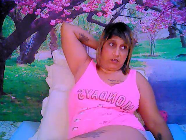 Live sex webcam photo for Roxyfoxy69 #269703942