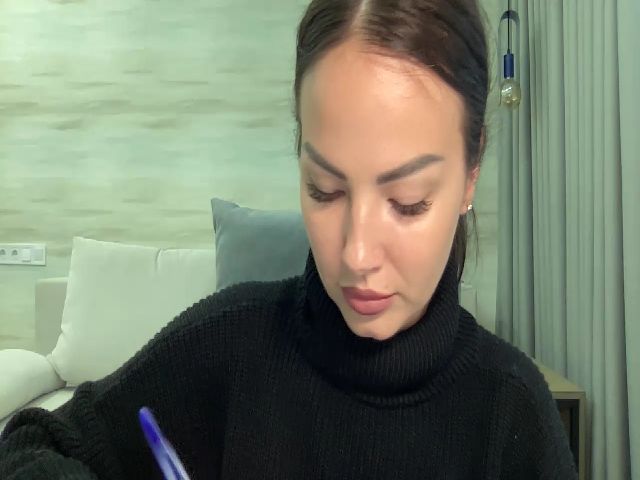 Live sex webcam photo for EmillyD #269694612