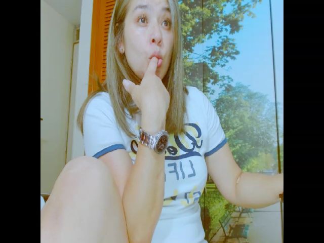 Live sex webcam photo for Salomesweet69 #287861651