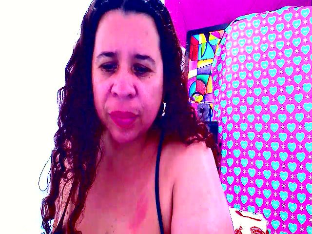 Live sex webcam photo for LatinaBigAss4 #269685725