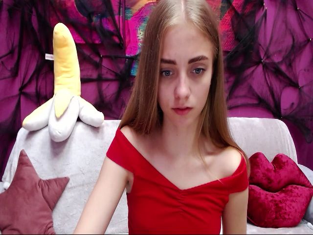 Live sex webcam photo for MiniHolly #269691401