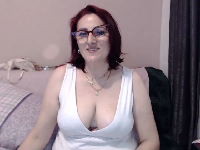 Live sex webcam photo for Elssye #269687882