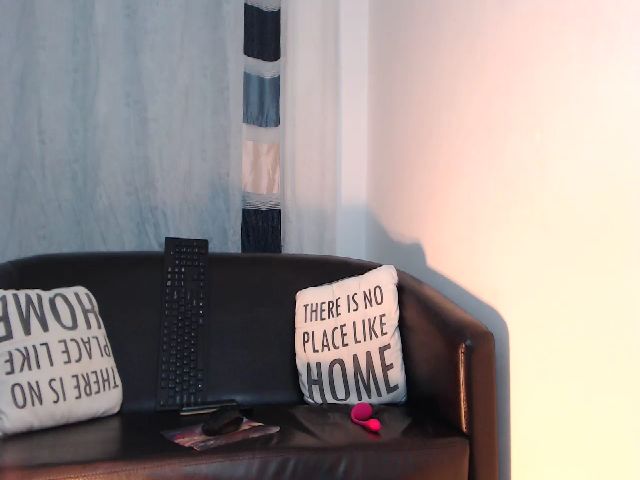 Live sex webcam photo for MishaMarie #269700923