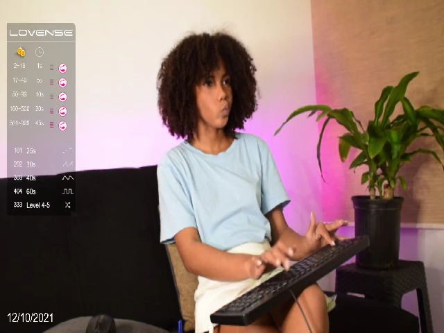 Live sex webcam photo for LatinAlyssa #269683856