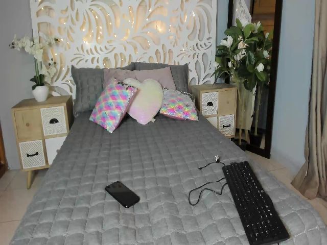 Live sex webcam photo for Cat_apple #269703943