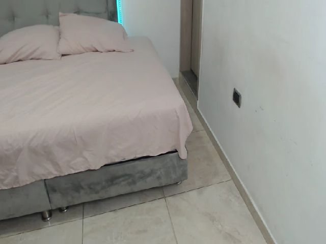 Live sex webcam photo for Noha_24_ #269695459