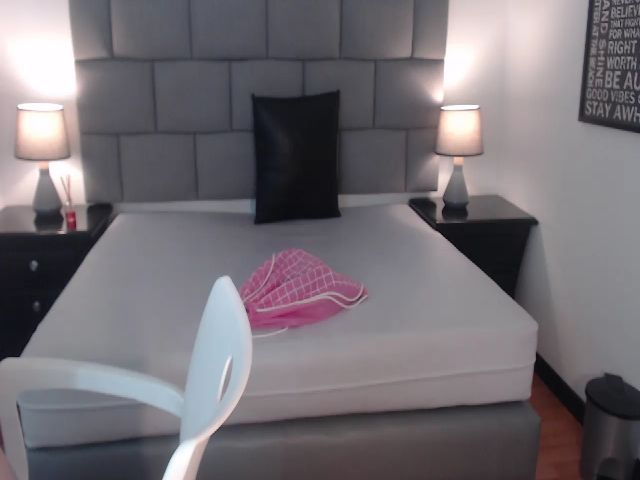 Live sex webcam photo for Kailyn_ #269701479