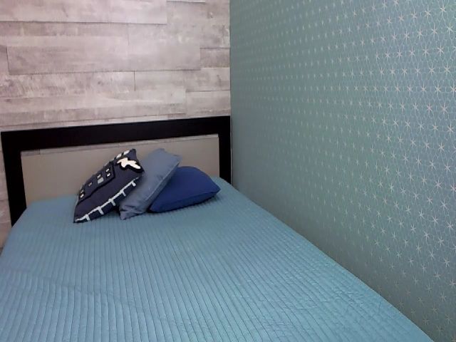 Live sex webcam photo for HugeBoobsErin #269687213