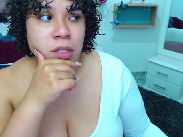 Live sex webcam photo for Emacollins #269686720