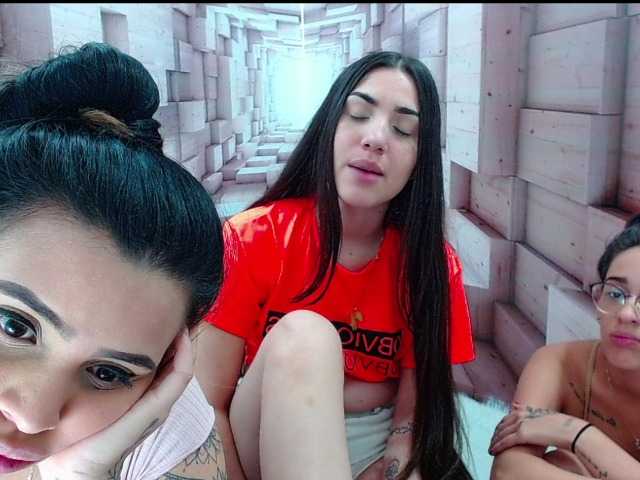 Live sex webcam photo for xxxbitcheshot #269688520