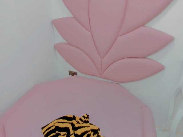 Live sex webcam photo for samarasexy1 #269689507