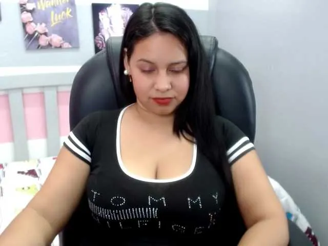 Live sex webcam photo for MollyPatrick2 #269685019