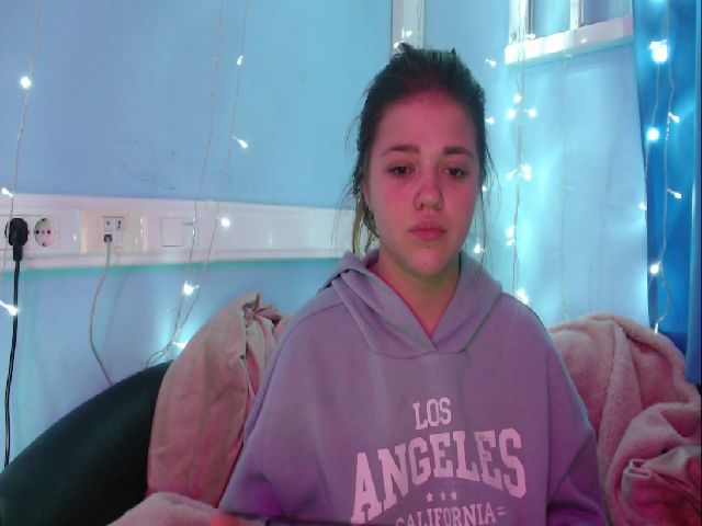 Live sex webcam photo for Emma_One1 #269689959