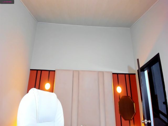 Live sex webcam photo for Vikypetitee #269691650