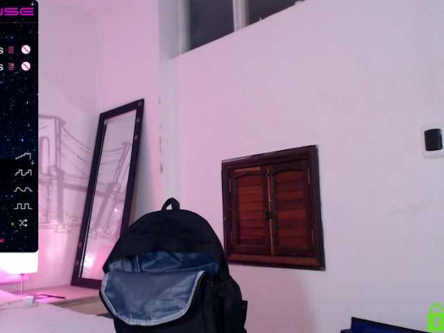 Live sex webcam photo for emilistone #269689554