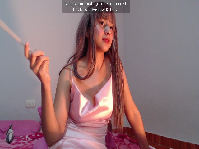 Live sex webcam photo for Rronniee21 #269689930