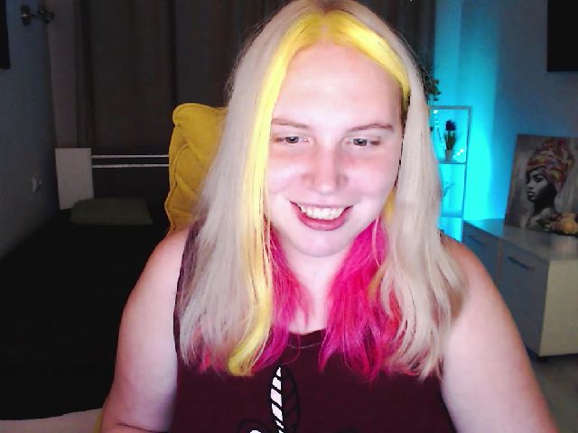 Live sex webcam photo for SweetnessLucy #269697950