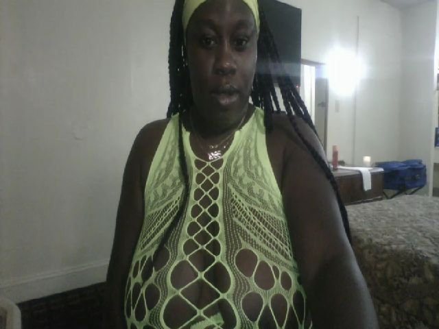 Live sex webcam photo for CoCoThundah #269690503