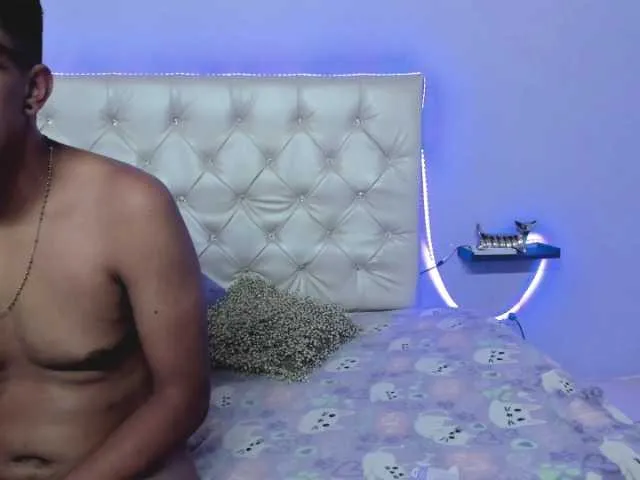 Live sex webcam photo for coconutts #269684391