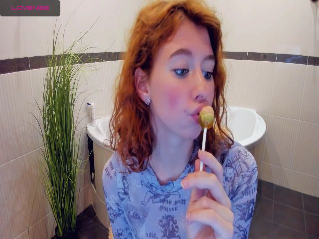 Live sex webcam photo for LillianCurly #269702345