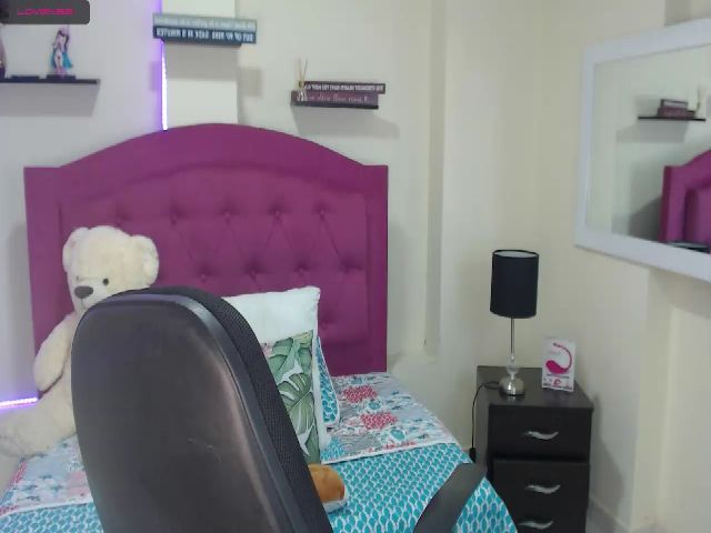 Live sex webcam photo for Grey_Evelyn #269690610