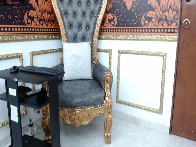 Live sex webcam photo for LEYAA_MATTURE #269691273