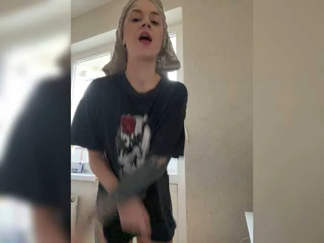 Live sex webcam photo for MalinaLaura #269709682