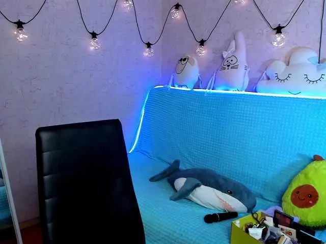 Live sex webcam photo for KiraLiLime #287990151