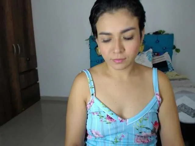 Live sex webcam photo for EVELYN-QUEEN #269705572